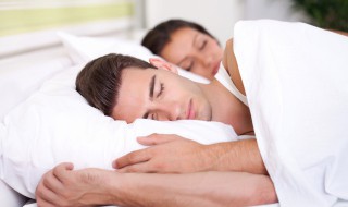 睡眠时减少打鼾的睡觉时削方法 怎样睡可以减少打鼾